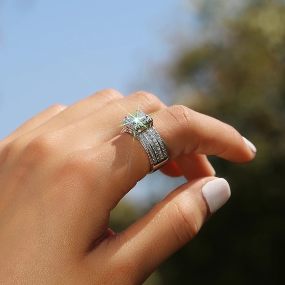 New Women’s Luxury 925 Silver Princess Cut Diamond Ring - Picture 5 of 6